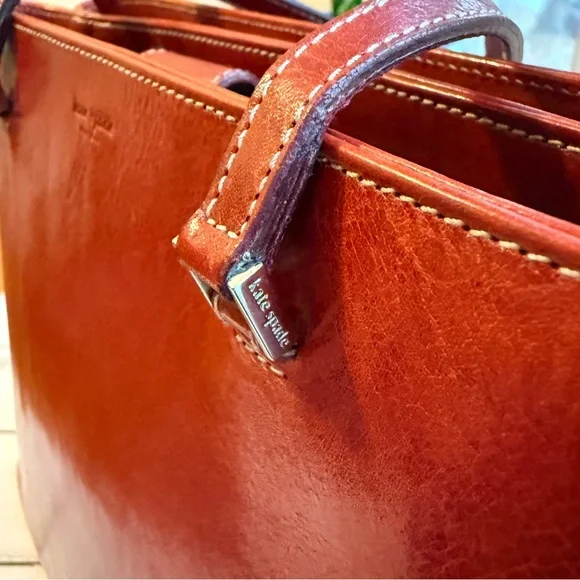 Kate Spade | Vintage Red All Leather Tote, Made in Itay - Picture 5 of 16